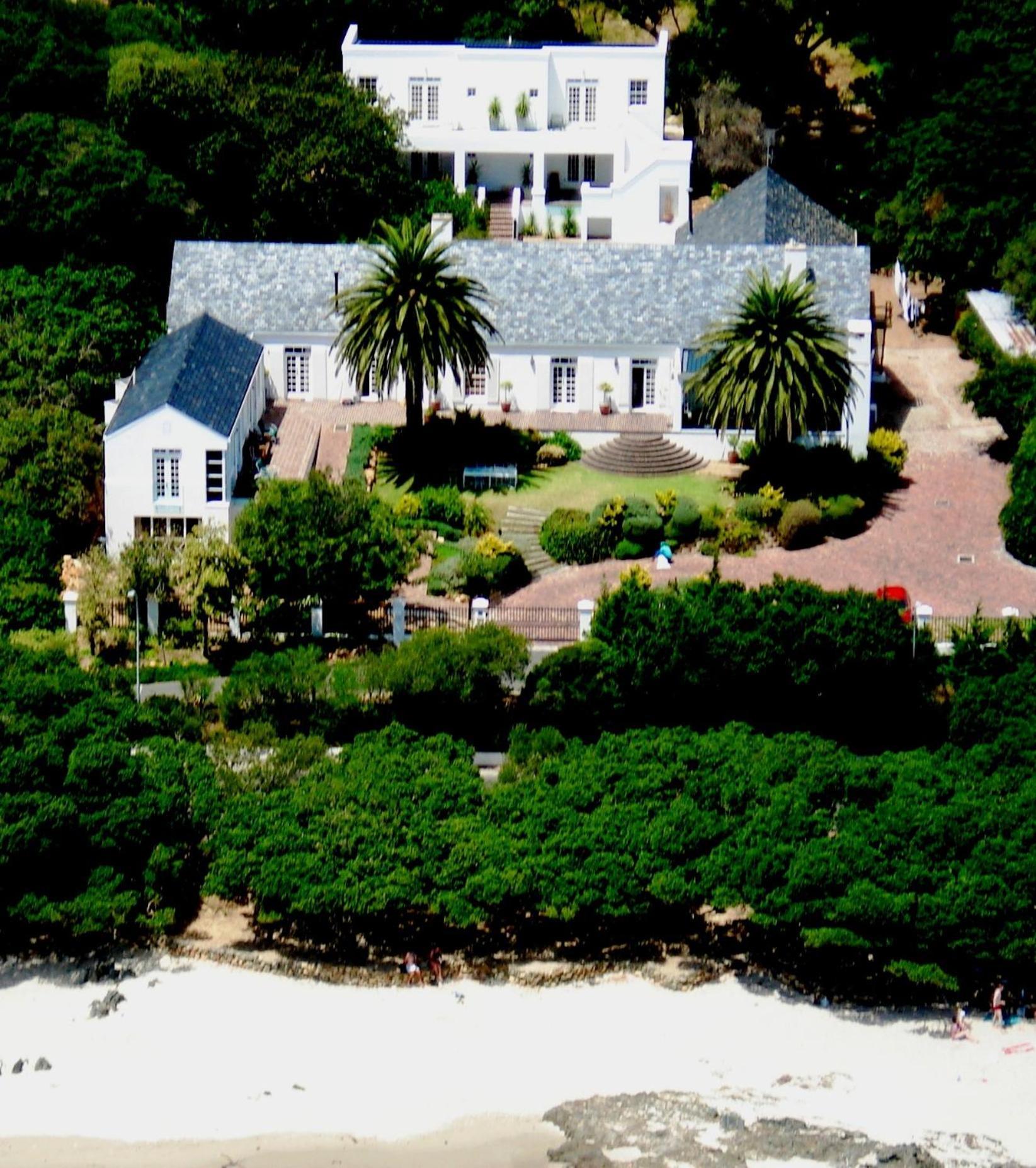 Отель Manor On The Bay Гордонс-Бэй Экстерьер фото