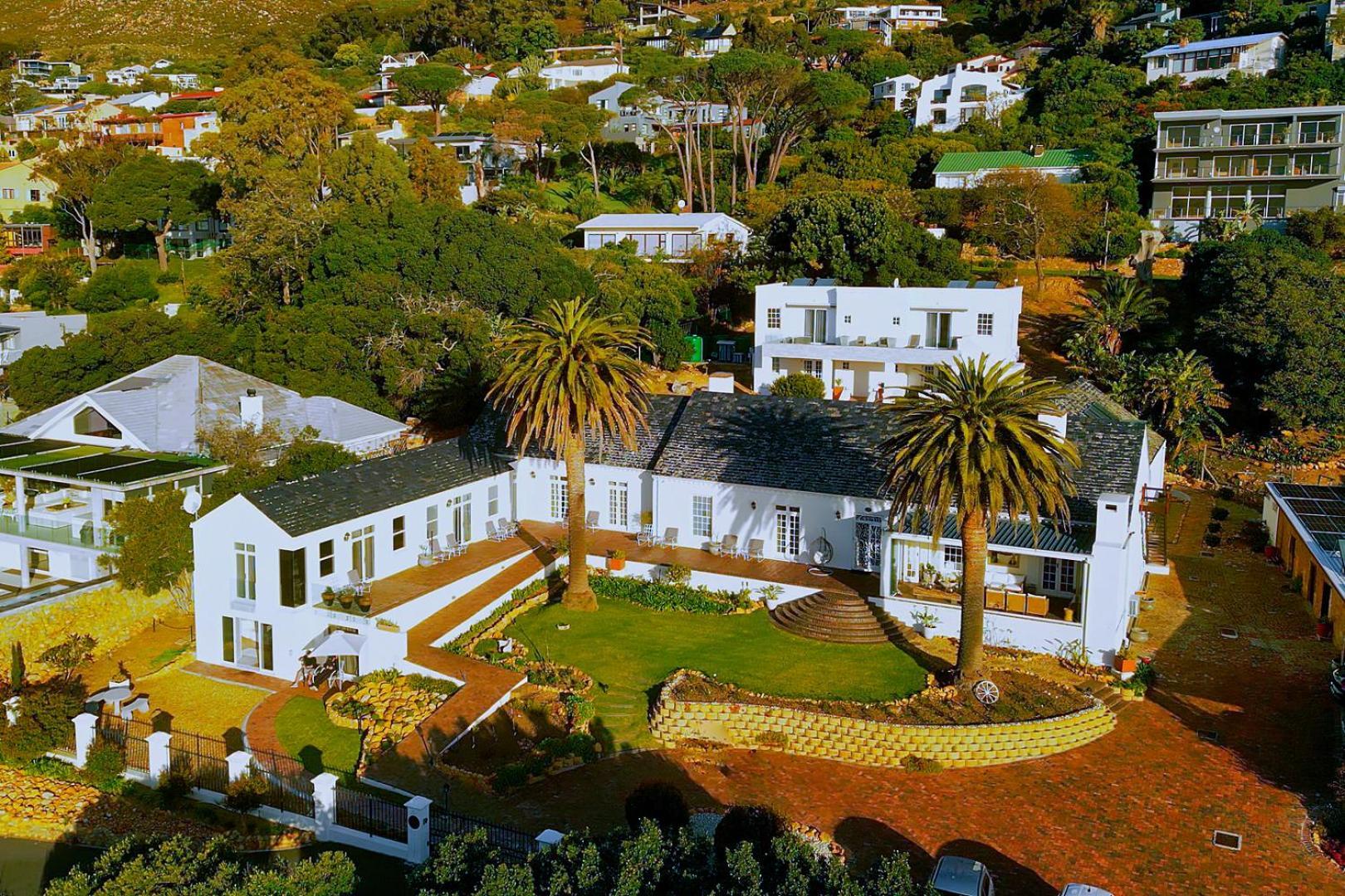 Отель Manor On The Bay Гордонс-Бэй Экстерьер фото