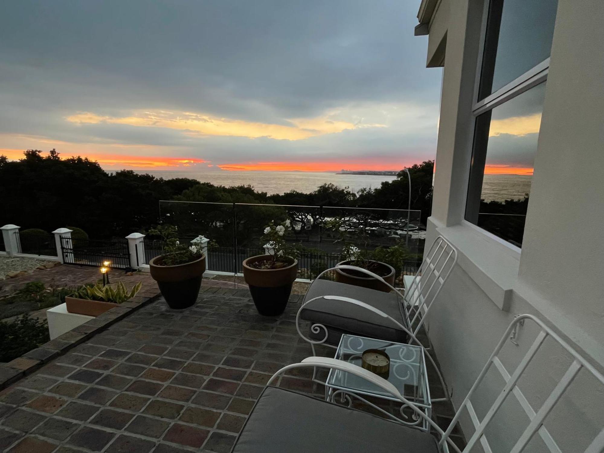 Отель Manor On The Bay Гордонс-Бэй Экстерьер фото